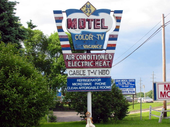 M-53 Motel - 2002 Photo (newer photo)